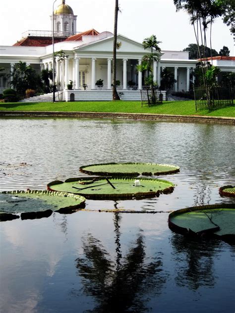 A Happy Family: Bogor Presidential Palace