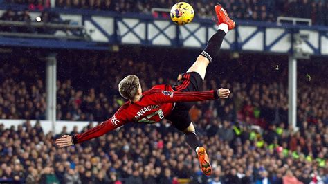 El espectacular gol de chilena de Garnacho para Manchester United | Además, Lo Celso le marcó ...