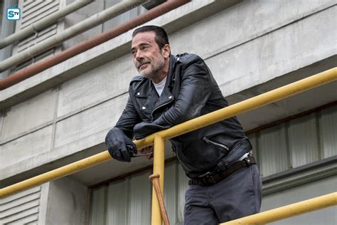 Jeffrey Dean Morgan as Negan in 8x15 'Worth' - Negan Photo (41244315 ...