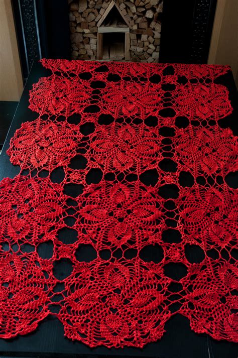 The crochet red christmas tablecloth by magicandcrochethook on DeviantArt