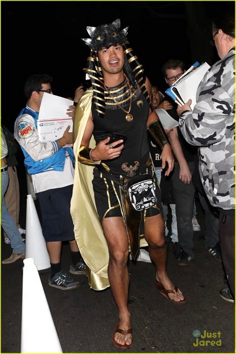 Stephen Amell, Kristen Stewart & More Wore Great Costumes On Halloween Weekend | Photo 1360802 ...