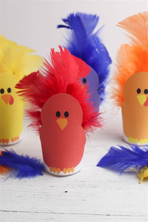 Easy DIY Thanksgiving Craft For Kids: Turkey Feathers Craft