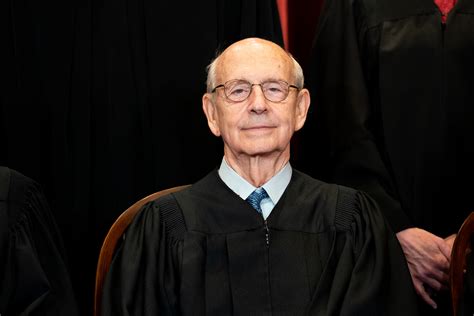 Stephen Breyer turns 83, and the Democrats demand retirement before midterm exams - Story Telling Co