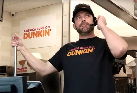 [VIDEO] Ben Affleck Dunkin Donuts Super Bowl Commercial 2023 Outtakes ...