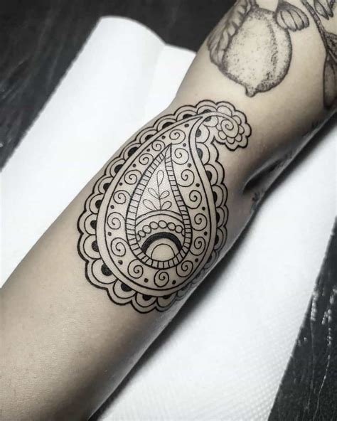 Paisley Tattoos Explained: History, Common Themes & More