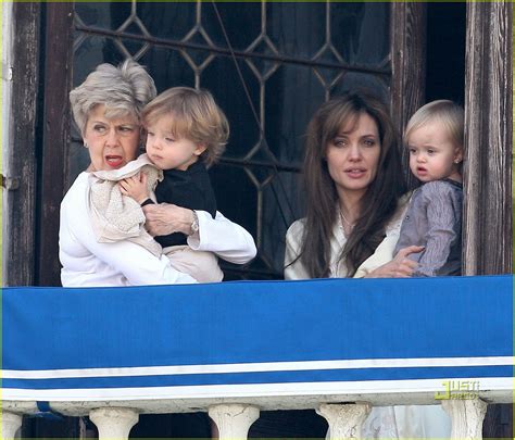 Photo: angelina jolie jane pitt vivienne knox balcony 03 | Photo ...