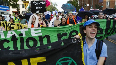 Young Activists Kick off a Climate Hunger Strike by Occupying Nancy Pelosi’s Office – Mother Jones