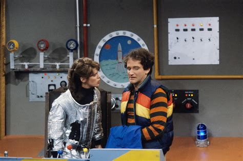 Mork And Mindy: Behind The Scenes Secrets About Robin Williams Show ...