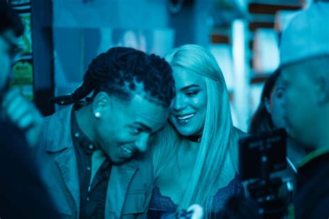 Karol G y Ozuna en nuevo tema 'Hello', mira aquí los lyrics de la canción - Univision