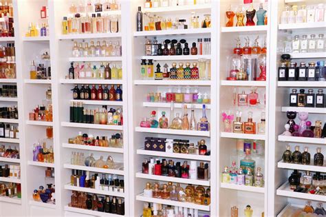 HOW TO BUILD A FRAGRANCE WARDROBE YOU’LL LOVE - Sunday Edit