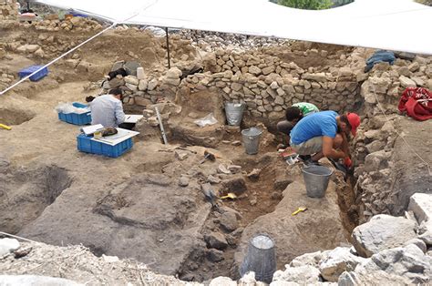 Remains of 2600-year-old kitchen discovered in ancient Lydian city | ArchaeoFeed