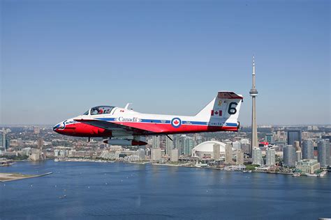 Snowbirds – Canada Remembers