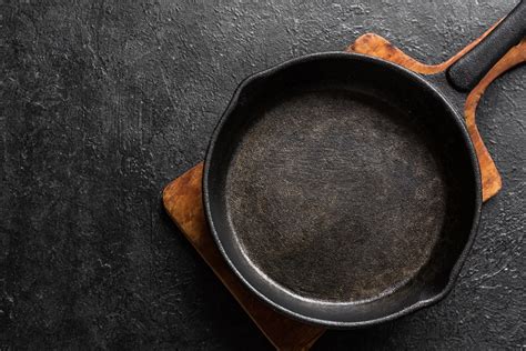 Are All-Clad Pans Teflon Free? [A Complete Guide] - Kitchen Seer