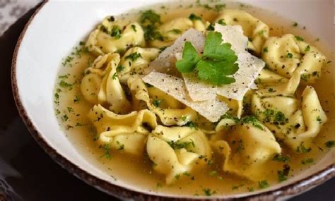 20 Traditional Christmas Recipes from Italy: Tortellini in Brodo ...