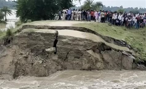 Gandak river embankment broken in Gopalganj, Bihar, uproar due to water entering half a dozen ...