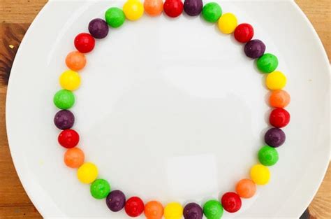 Melting skittles experiment - Rainbow craft