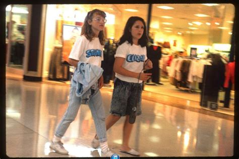 11 Never-Before-Seen Photos Of Malls In The Early '90s | Mall outfit, The 90s fashion, Vintage mall