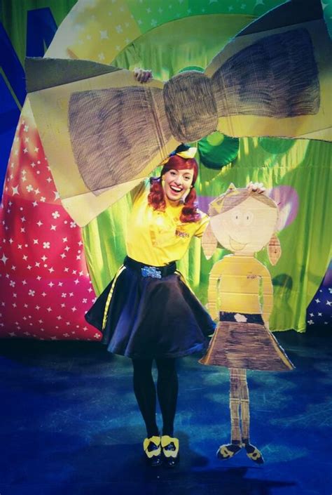 Emma Watkins on Twitter: "WOW! #biggestbow I have ever seen! Thanks Emily! @TheWiggles @Anthony ...