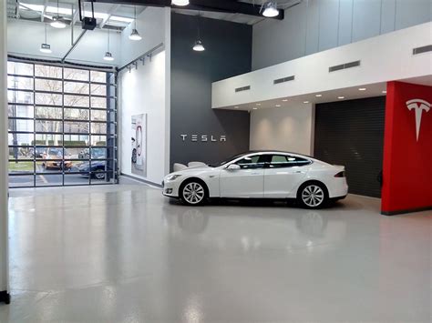 Tesla store Car Brands, Future Car, Tesla, Showroom, Facade, Suzuki, Automotive, Center, Store