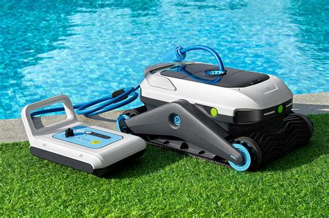 This intelligent pool cleaner creates an ultrasonic map of your ...