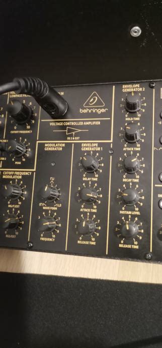 Behringer K2 synth AKCIJA