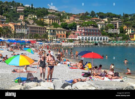 La plage de Santa Margherita Ligure, Italie Photo Stock - Alamy