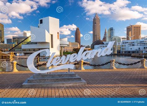 Downtown Cleveland skyline stock image. Image of landmark - 82499691