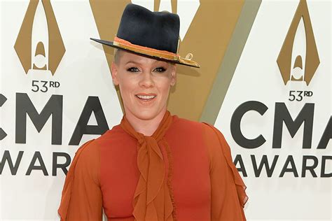 See Who Was the Worst Dressed at the 2019 CMA Awards