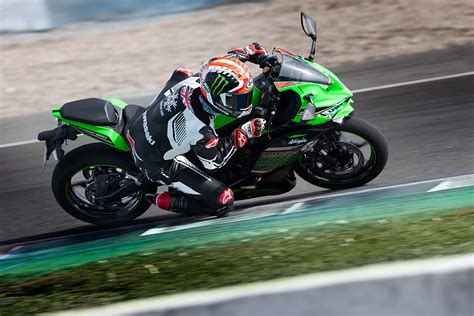 Kawasaki Ninja ZX-25R Debuts, 50hp & Cheaper Than We Thought - Asphalt & Rubber