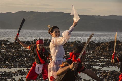 TARI CAKALELE MALUKU | ANTARA Foto