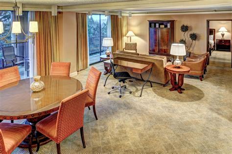 DoubleTree by Hilton Seattle Airport SeaTac, Washington, US - Reservations.com