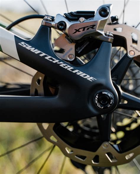 The All-New Pivot Switchblade | The Loam Wolf