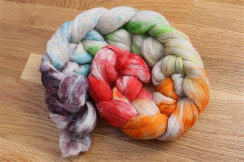 ChemKnits: Handpainting Roving with Dry KoolAid