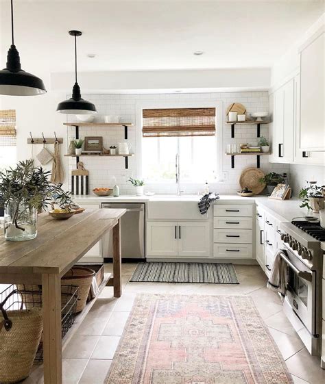 34 Stunning Farmhouse Kitchen Island Design Ideas - HMDCRTN