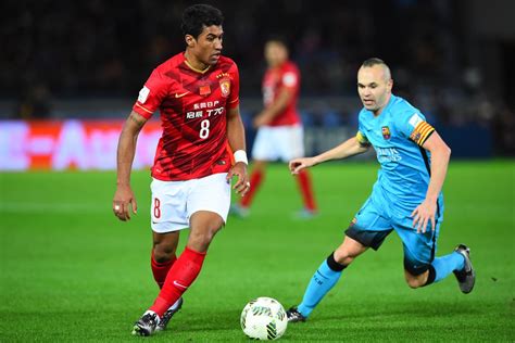 OFFICIAL: Barcelona sign Brazilian midfielder Paulinho from Guangzhou ...