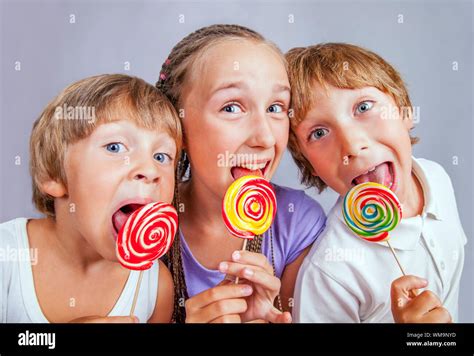 Kids eating candy hi-res stock photography and images - Alamy