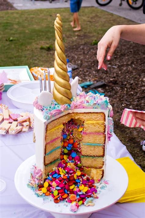 Rainbow 'Surprise inside' Unicorn Cake - A HUGE party Hit!!! | Melhores bolos de aniversário ...