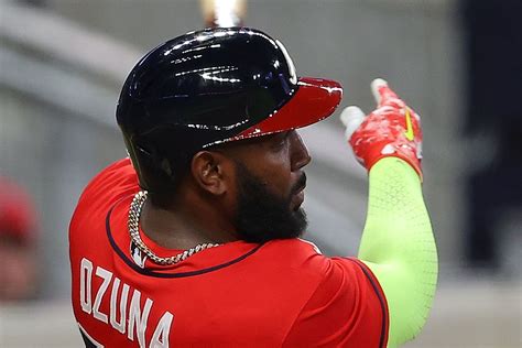 Marcell Ozuna leaves game with finger injury (UPDATED) - Battery Power