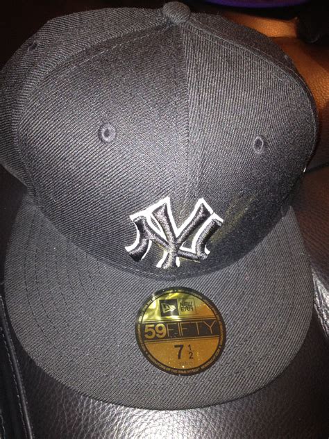 New York Yankees Fitted Black on Black | Yankee fitted, Hot hats, Spring wear