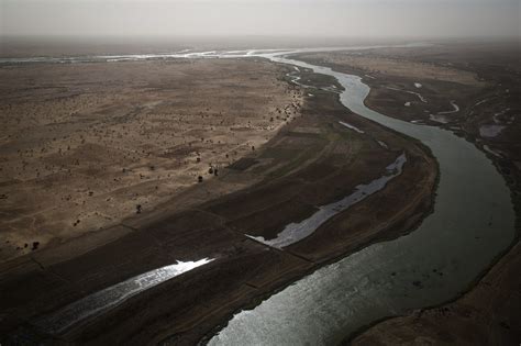 Is China edging away from a massive dam on the River Niger?