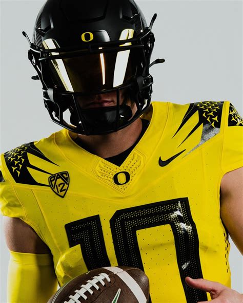 Oregon Football: Oregon Ducks Reveal Uniform Combination for Showdown ...