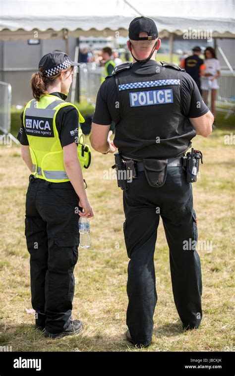 Armed police brighton hi-res stock photography and images - Alamy