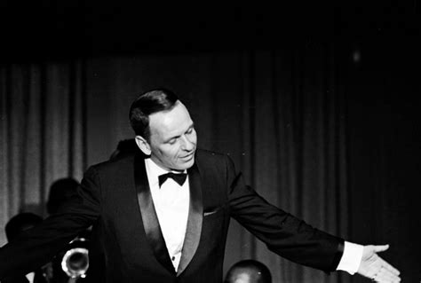 Mesmerizing Photos of Frank Sinatra Performing on Stage | Vintage News ...