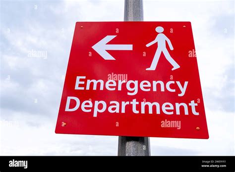 Emergency Department hospital sign Stock Photo - Alamy