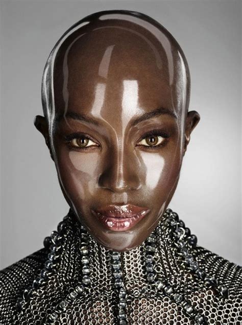 Naomi Campbell Even Makes A Bald-Headed Alien Look Beautiful ...