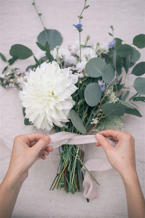 How To Make A Hand Tied Garden Inspired Flower Bouquet | The ...