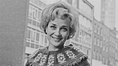 Sylvia Syms Dead: British Actress in 'The Queen,' 'Victim' Was 89