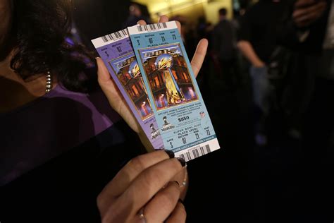 Super Bowl premium tickets double to $2,600 - CBS News