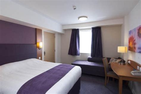 Premier Inn Gatwick Manor Royal Images