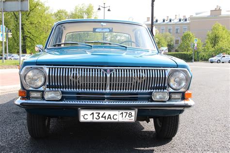 Soviet Retro - GAZ 24 Volga Russia VIP Travel